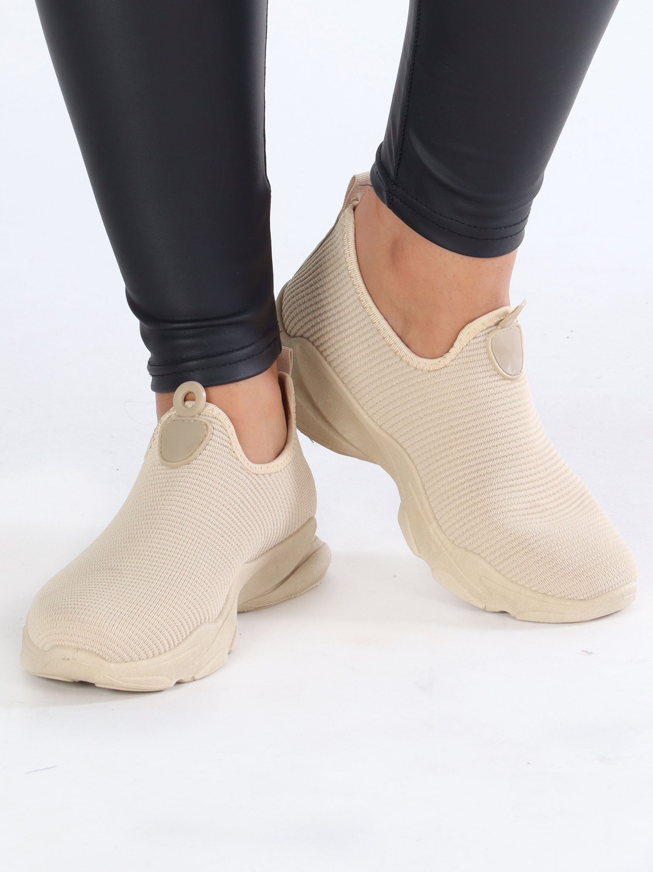 Maggie - Enkla sneakers i ribbad look